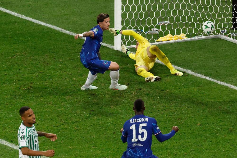 球星被拍到训练加练远射，努力程度获认可